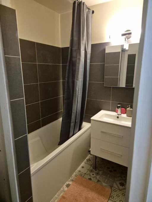Appartement T2 - Hyeres Gare Dış mekan fotoğraf